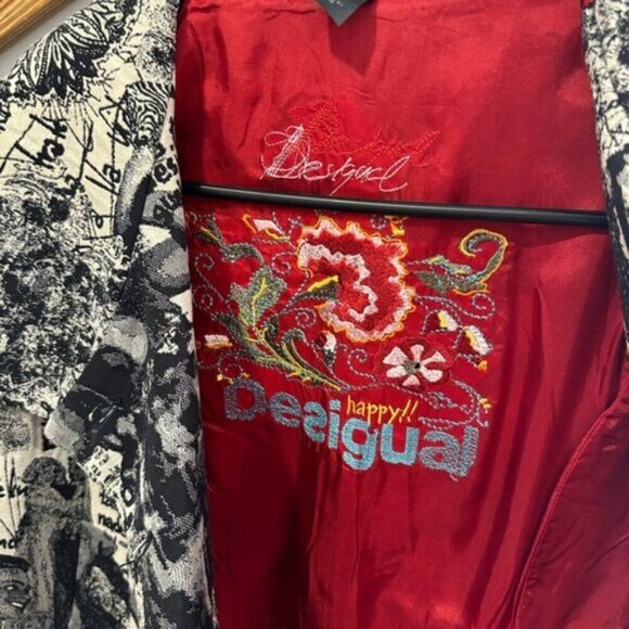 RARE - VINTAGE Desigual Black and White Graphic Women's Coat - Picture 11 of 16